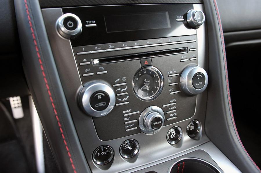Детали интерьера Aston Martin Rapide S 2013 года  (NA) (фото 20 из 94)
